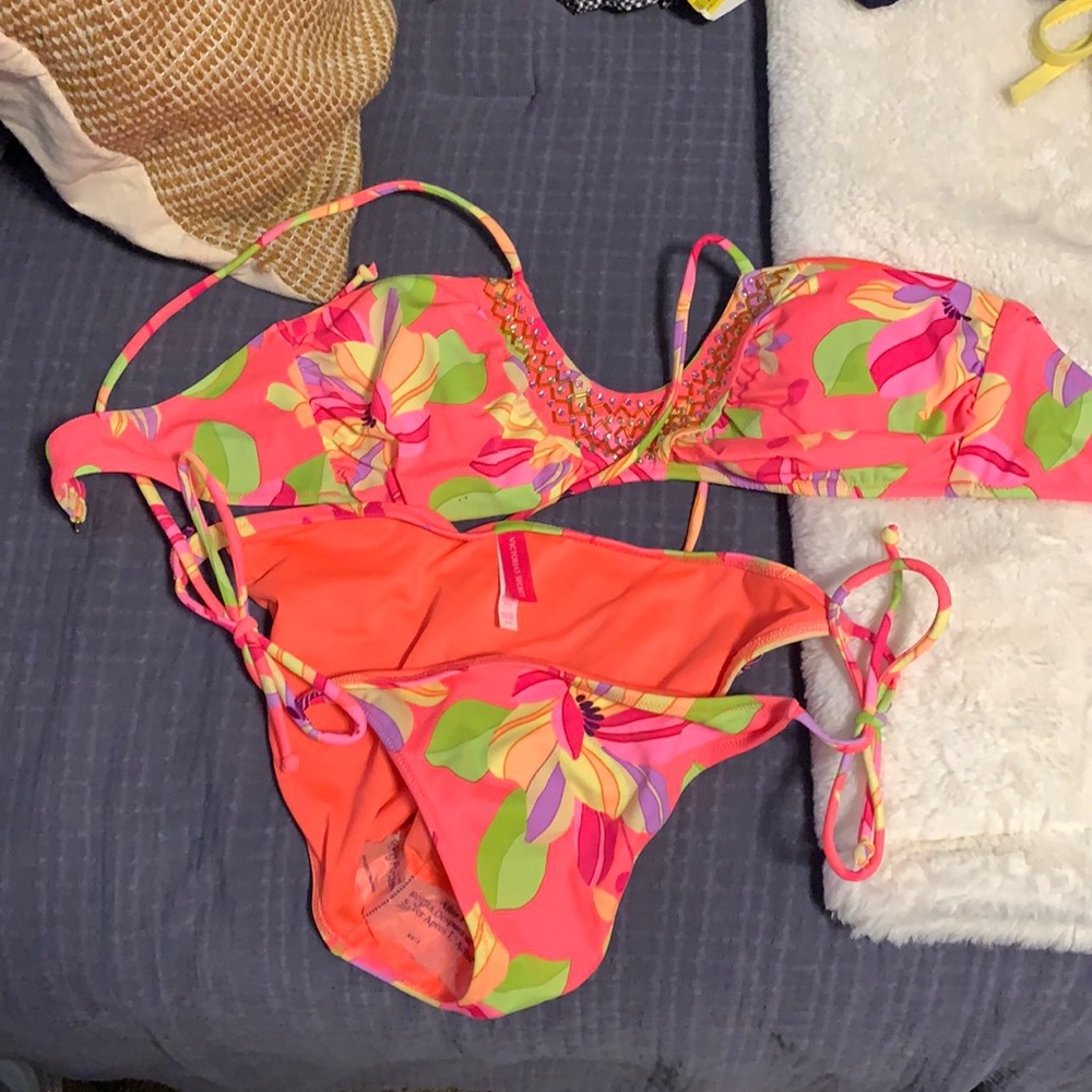 Victoria’s Secret Tropical Bikini (NEW W/O TAGS)
